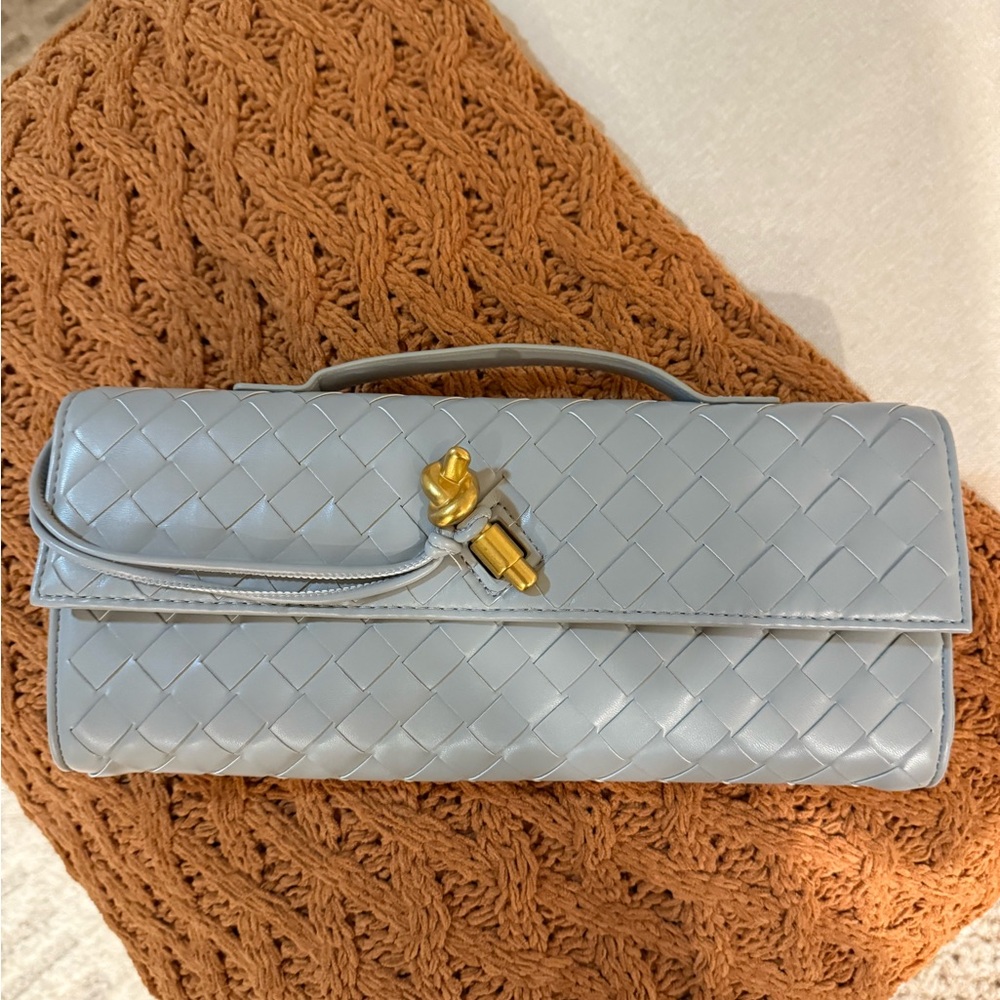 Elegant Gray Woven Clutch
